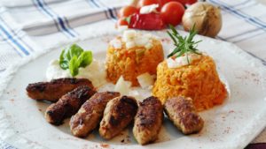 Ein Highlight aus der Balkanküche: Cevapcici selber machen