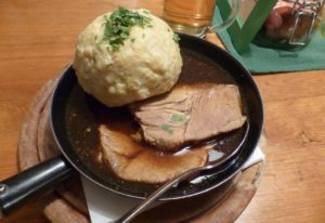 Svíčková mit Böhmischen Knödeln – Rezept / Tschechischer Rinderbraten
