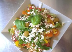 Dressing für Hirtensalat mit Schafskäse und Oliven