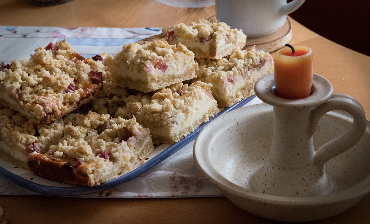 Rhabarberkuchen mit Streuseln vom Blech