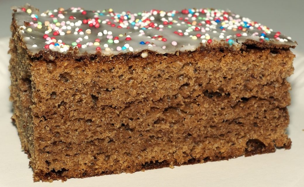 Saftiger Gewürzkuchen vom Blech - Das gelingsichere Rezept Saftiger Gewürzkuchen vom Blech - Das gelingsichere Rezept