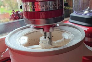 Eis mit der Kitchenaid Eismaschine – einfaches Eis Rezept zum selber machen