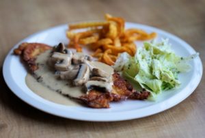 Schnitzel mit Rahmsoße – Das leckere Original Rezept