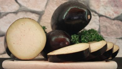 Wie schneidet man eine Aubergine?