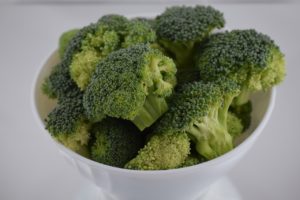 Brokkoli braten - Rezept für Brokkoli Zubereitung in der Pfanne