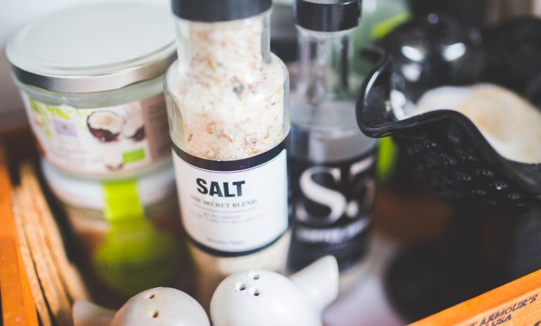 Wann und wie man Salz beim Kochen verwendet