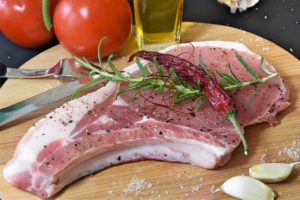 Welche Gewürze passen zu Schweinefleisch?