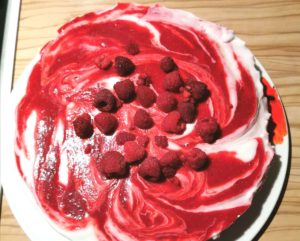 Joghurt Beeren Torte Low Carb mit Müsliboden