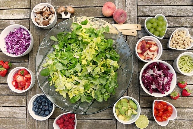 Sie erhöhen Ihre Ballaststoffaufnahme, wenn Sie jeden Tag nur Salat essen