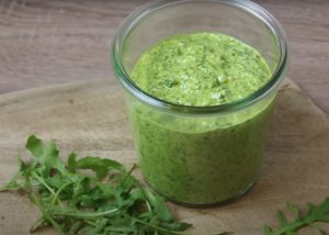 Veganes Rucola-Walnuss Pesto aus dem Thermomix® ohne Parmesan