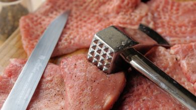 Wie schneidet man Schnitzel? - Mit der oder gegen die Faser?