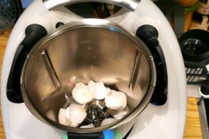 Thermomix Messer reinigen mit Eierschalen, Zitrone oder Bürste?