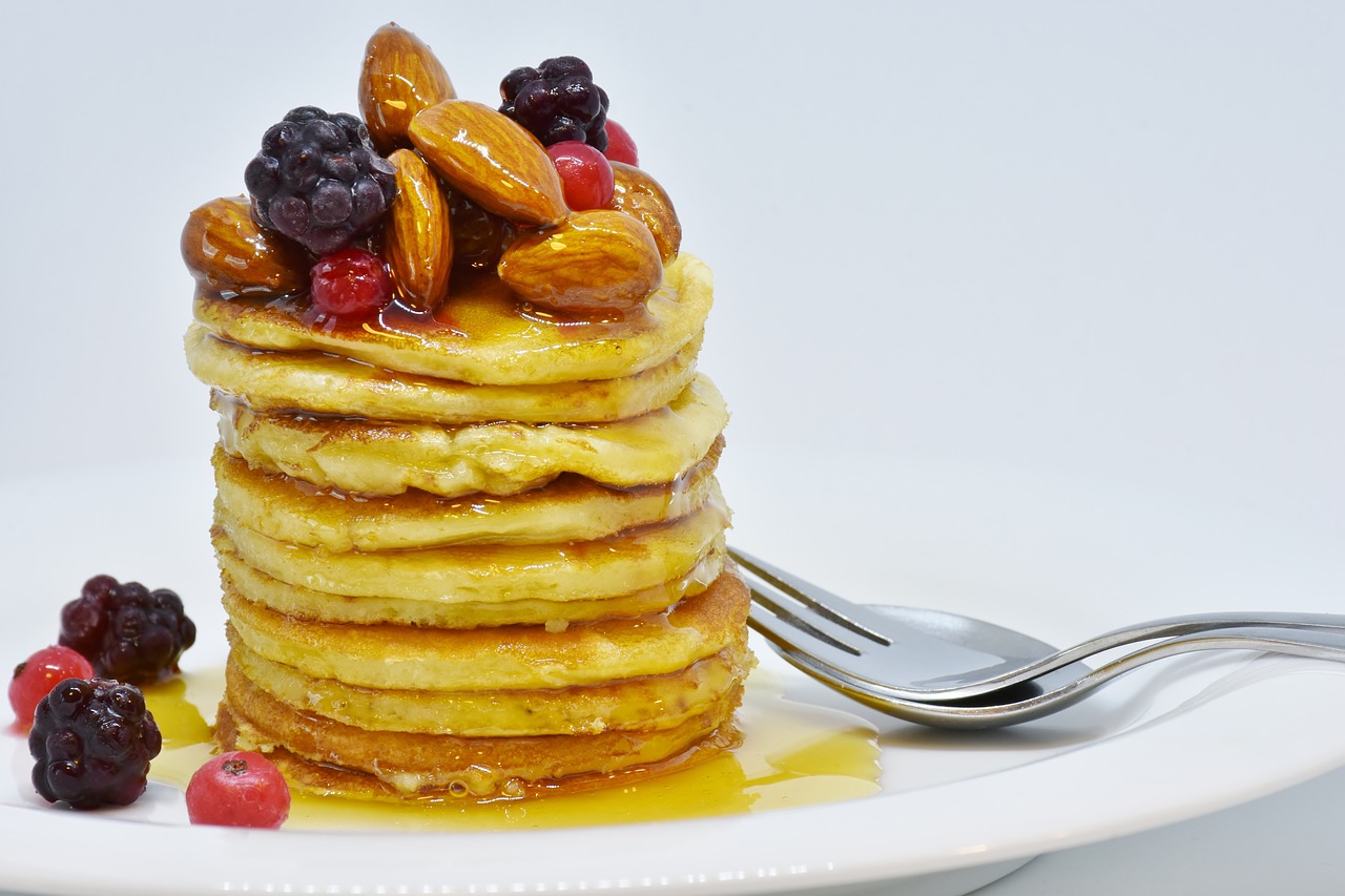 Vegane Pfannkuchen mit Eiersatz mit Süßlupinenmehl oder Sojamehl