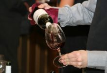 Wissen für Angeber: Wie man im Restaurant Wein bestellt Wissen für Angeber: Wie man im Restaurant Wein bestellt